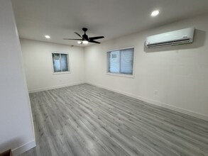 2300 Brundage Ln in Bakersfield, CA - Building Photo - Building Photo