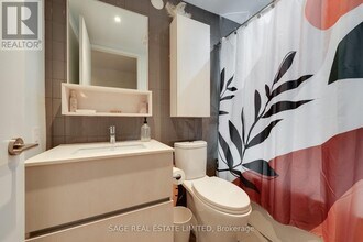 377 Madison Ave in Toronto, ON - Building Photo - Building Photo