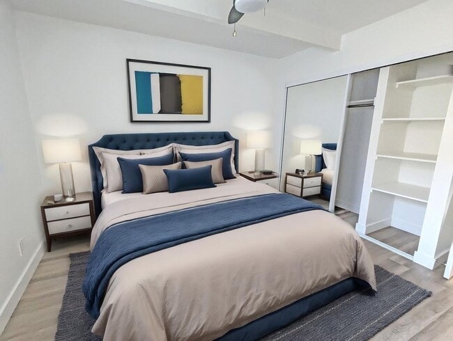 1263 S Dunsmuir Ave in Los Angeles, CA - Foto de edificio - Building Photo