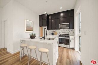 8664 Cadillac Ave in Los Angeles, CA - Building Photo - Building Photo