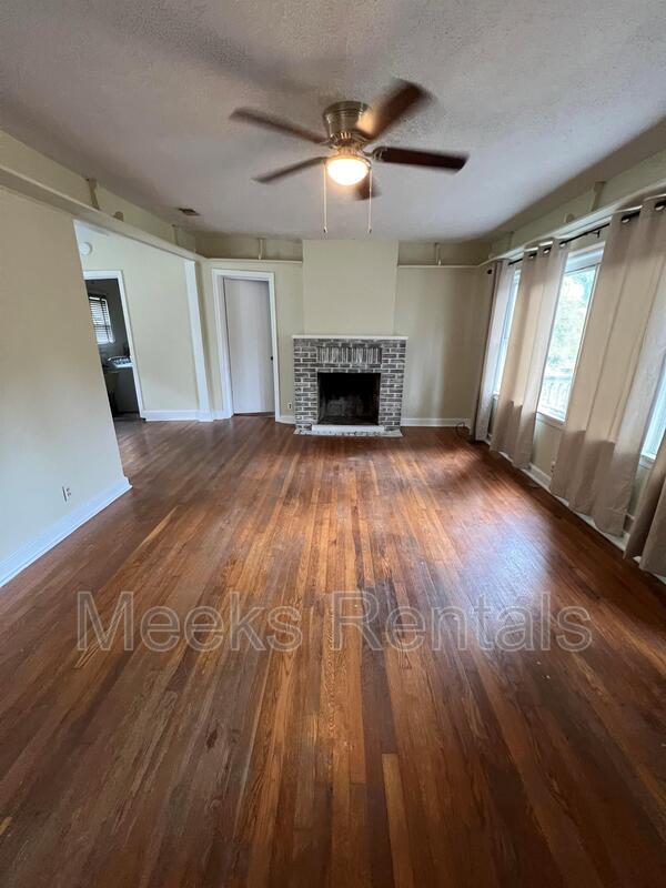 property at 1418 Ravinia Rd