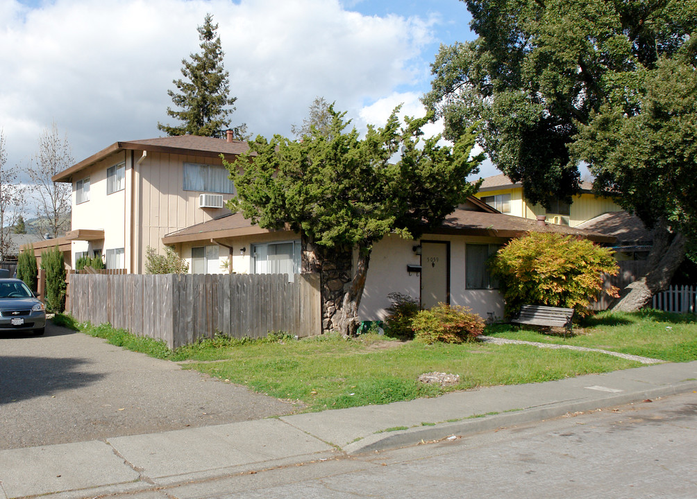 5059 Roma St in Santa Rosa, CA - Building Photo