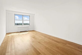 135 Ocean Pkwy in Brooklyn, NY - Building Photo - Building Photo