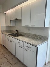 16485 Collins Ave in Sunny Isles Beach, FL - Foto de edificio - Building Photo