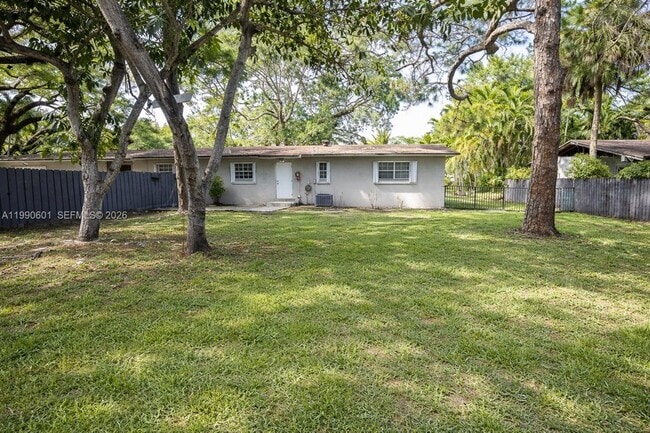 1762 NE 145th St, Unit 1760 in Miami, FL - Foto de edificio - Building Photo