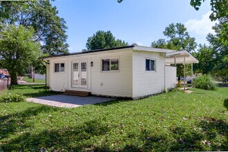 530 Humes Ln in Florissant, MO - Building Photo - Building Photo