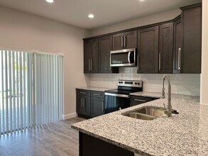 40 Pine Hill Ln in Palm Coast, FL - Building Photo - Building Photo