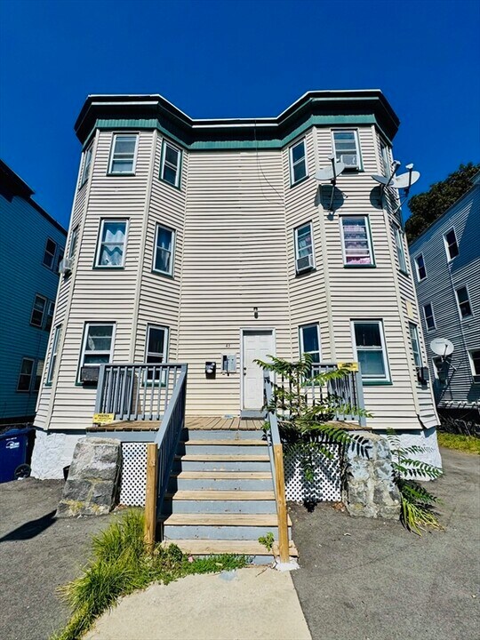43 Wilcock St in Boston, MA - Building Photo