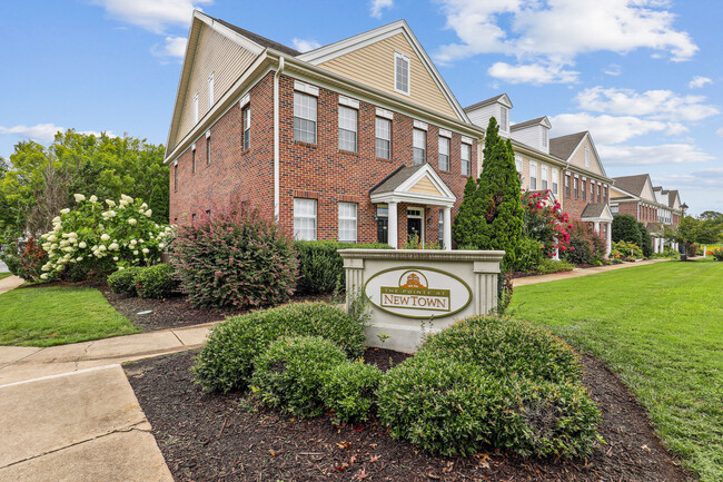 The Pointe At New Town in Williamsburg, VA - Building Photo - Building Photo