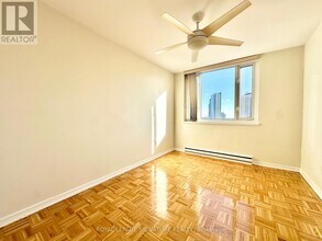 55 Isabella St in Toronto, ON - Building Photo - Building Photo