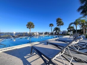 Sailpoint Bay Apartments in Daytona Beach, FL - Foto de edificio - Building Photo
