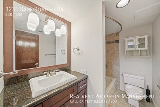 3235 Sage Rd in Houston, TX - Building Photo - Building Photo