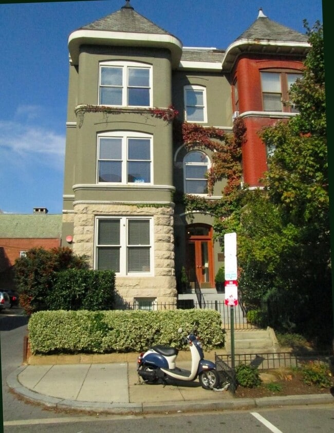 property at 1529 Q St NW