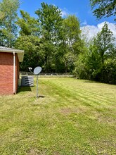 402 Sam Parker Rd in Gray, KY - Foto de edificio - Building Photo