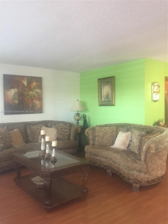 1401 SW 135th Terrace-Unit -209H in Pembroke Pines, FL - Foto de edificio