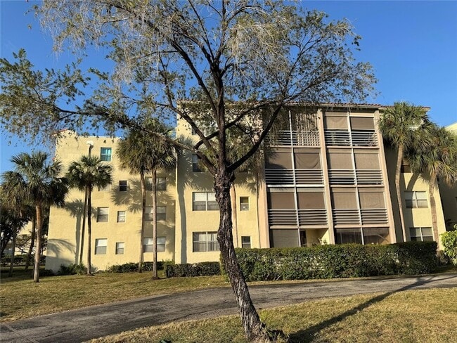 1810 N Lauderdale Ave, Unit 2210 in North Lauderdale, FL - Building Photo - Building Photo