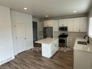 1028 E Bigelow Ave in Layton, UT - Building Photo - Building Photo