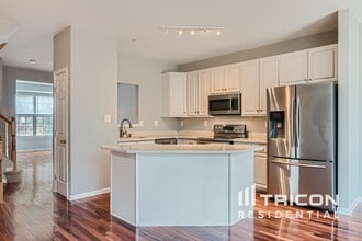 8007 Apple Valley Dr in Pasadena, MD - Building Photo - Building Photo
