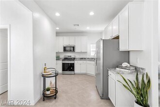 96 Mosso Niente Pl in Henderson, NV - Building Photo - Building Photo