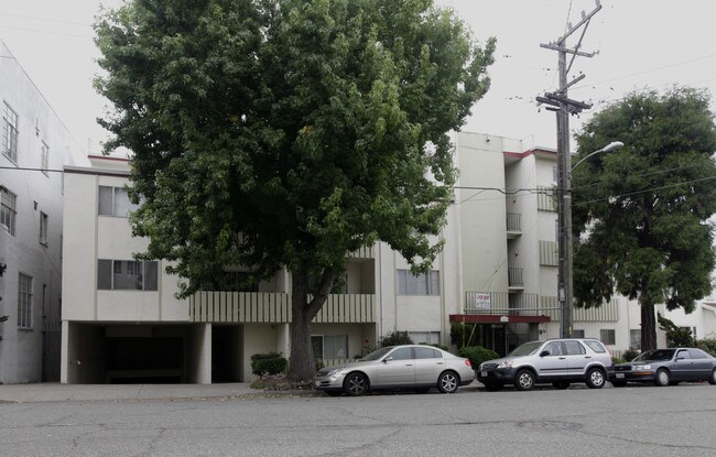 166 Athol Ave in Oakland, CA - Building Photo - Building Photo