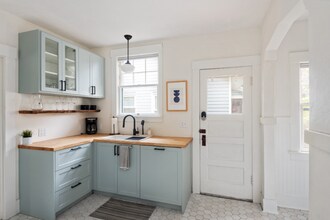 4421 SE Division St in Portland, OR - Building Photo - Building Photo