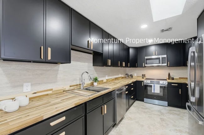 2452 Baywood Dr W in Dunedin, FL - Building Photo - Building Photo