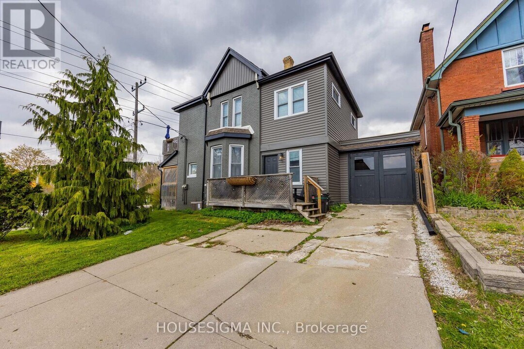 204-204 Wharncliffe Rd S in London, ON - Building Photo