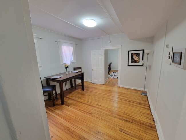 900 Chauncey Ave, Unit D photo'