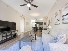 4504 W Spruce St in Tampa, FL - Building Photo