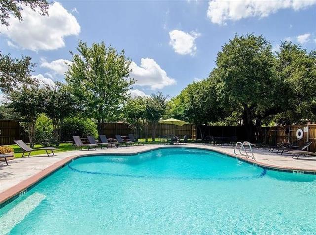 7510 W Northwest Hwy in Dallas, TX - Building Photo - Building Photo