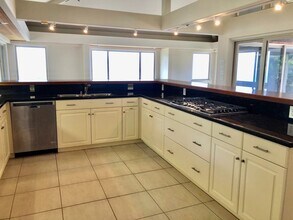 5321 Kahalakua St in Honolulu, HI - Building Photo - Building Photo