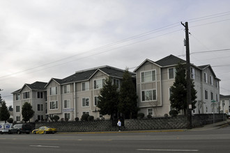 Lincoln Wood Apartments in Portland, OR - Foto de edificio - Building Photo