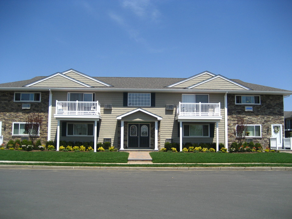 Fairfield Courtyard At Deer Park in Deer Park, NY - Foto de edificio