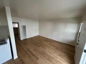 2612 Vanderbilt Ln, Unit Unit A in Redondo Beach, CA - Building Photo - Building Photo