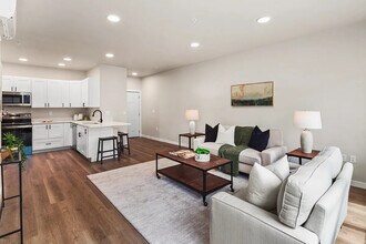 6400 Pacific Ave, Unit 101 in Tacoma, WA - Building Photo - Building Photo