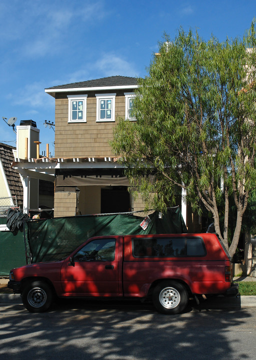 713 Larkspur Ave in Corona Del Mar, CA - Building Photo