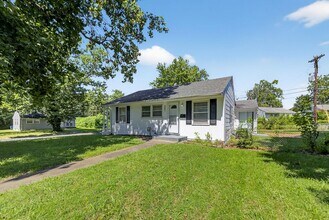 261 Cameron Rd in St. Louis, MO - Building Photo - Building Photo