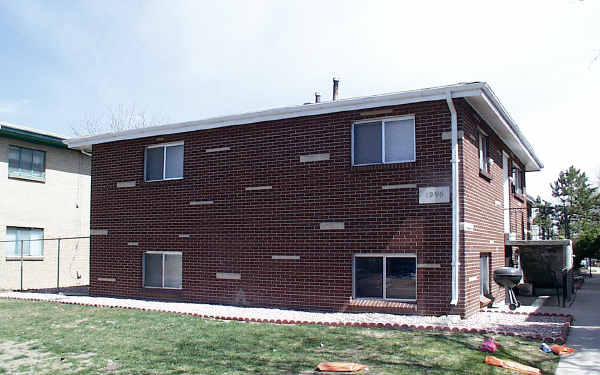 1996 Akron St in Aurora, CO - Building Photo