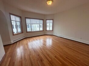 253 Elm St, Unit 3 in Cambridge, MA - Building Photo - Building Photo