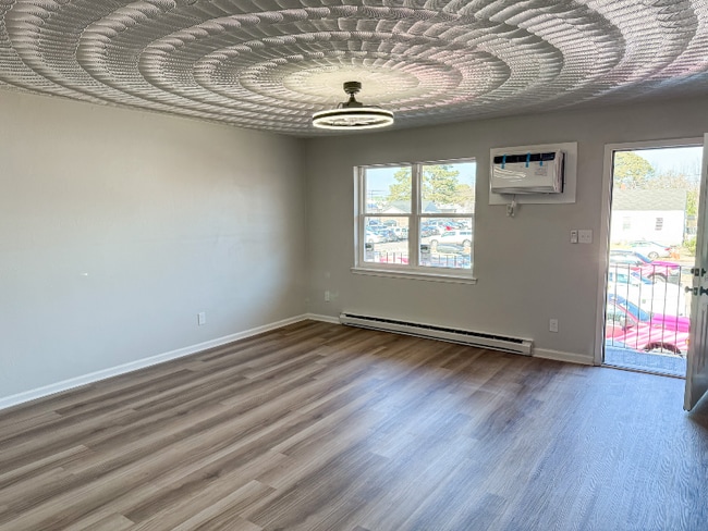 717 Guy Ave in Norfolk, VA - Foto de edificio - Building Photo