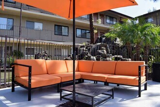 Vue at Montrose in Glendale, CA - Foto de edificio - Building Photo