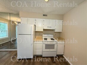 1717 S Cypress in Wichita, KS - Foto de edificio - Building Photo
