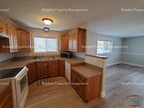 381 W 1st S in Rexburg, ID - Foto de edificio - Building Photo