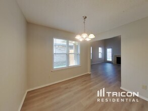 1611 Sunset Village Dr in Duncanville, TX - Building Photo - Building Photo
