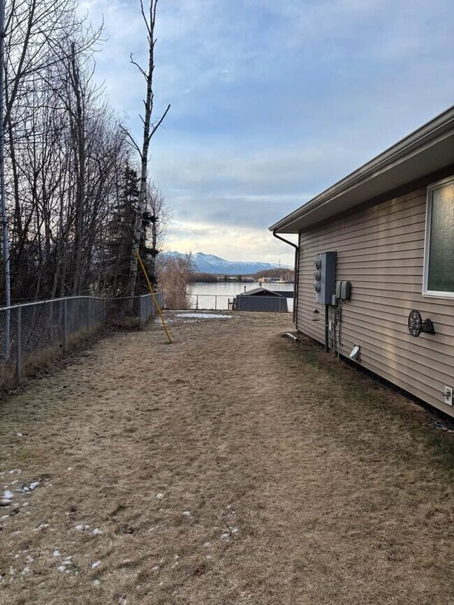 1502 E Bogard Rd in Wasilla, AK - Building Photo - Building Photo