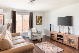 6150 De Lusa Rue in Brossard, QC - Building Photo - Building Photo