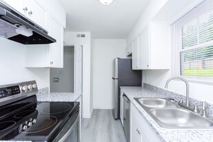 Adar at Golden Gate in Stone Mountain, GA - Building Photo