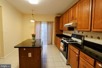 34 Windsor Pond Rd in West Windsor Township, NJ - Building Photo - Building Photo