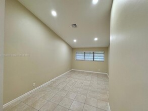 11207 Royal Palm Blvd, Unit 11207 in Coral Springs, FL - Building Photo - Building Photo