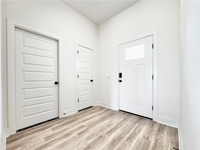 569 W Canada Dr in Farmington, AR - Building Photo - Building Photo